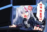  1girl anger_vein angry at_computer black_jacket blue_eyes commentary_request girls&#039;_frontline girls&#039;_frontline_neural_cloud hair_between_eyes hair_bobbles hair_ornament headset heterochromia highres jacket keyboard_(computer) korean_commentary korean_text kuro_(girls&#039;_frontline_nc) lancer_(worudrleh1) long_hair mdr_(girls&#039;_frontline) monitor multicolored_hair one_side_up open_mouth pink_eyes pink_hair shouting sidelocks solo speech_bubble streaked_hair translation_request upper_body v-shaped_eyebrows white_hair 