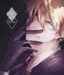  1boy ascot black_ascot black_background black_gloves black_jacket blonde_hair brooch character_name collared_shirt fate/grand_order fate_(series) gloves green_eyes hair_between_eyes hand_on_own_face head_tilt heterochromia highres irowa_(cloa132) jacket jekyll_and_hyde_(fate) jewelry looking_at_viewer male_focus portrait red_eyes shirt short_hair simple_background smile solo white_shirt 