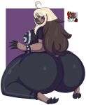  2023 3_toes anthro big_breasts big_butt black_bottomwear black_clothing black_pants blonde_hair blue_eyes bottomwear bracelet breasts brown_body brown_fur brown_hair butt clawed_fingers claws clothing dewwydarts feet female fur hair hi_res huge_butt huge_thighs jazzy_(xingscourge) jewelry kneeling looking_at_viewer looking_back looking_back_at_viewer mammal multicolored_hair pants pilosan rear_view simple_background sloth smile smiling_at_viewer solo spiked_bracelet spikes thick_thighs three-toed_sloth toe_claws toes two_tone_hair xenarthran 