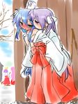  ahoge blue_eyes green_eyes groping hiiragi_kagami hiiragi_tsukasa izumi_konata japanese_clothes kogaku_kazuya lucky_star miko multiple_girls purple_hair takara_miyuki yuri 