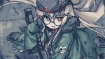  1girl arigatoner beret black_headwear blonde_hair commentary_request from_above fur-trimmed_jacket fur_trim girls&#039;_frontline glasses green_jacket gun hair_ornament hairclip hat holding holding_gun holding_weapon jacket long_hair machine_gun open_mouth red_eyes round_eyewear sidelocks solo type_80 type_80_(girls&#039;_frontline) upper_body weapon 