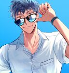  1boy adjusting_eyewear bangs blue_background dress_shirt fate/grand_order fate_(series) highres looking_at_object looking_at_viewer male_focus ocean official_alternate_costume open_collar orange_eyes reflection saitou_hajime_(fate) saitou_hajime_(tour_outfit)_(fate) shirt short_hair short_sleeves simple_background smile solo sunglasses upper_body white_shirt wristband yayayakan 