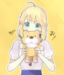  1girl 87banana ahoge artoria_pendragon_(fate) blonde_hair blouse blush bow fate/stay_night fate_(series) green_eyes hair_between_eyes hair_bow holding holding_stuffed_toy saber shirt skirt solo stuffed_animal stuffed_lion stuffed_toy white_shirt yellow_background 