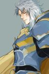  1boy armor belt blue_armor blue_belt breastplate cape expressionless final_fantasy final_fantasy_i from_side full_armor grey_background grey_hair highres long_hair male_focus nini_tw99 pauldrons purple_eyes shoulder_armor simple_background solo spiked_armor warrior_of_light_(ff1) white_hair yellow_cape 