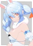  1girl animal_ear_fluff animal_ears bare_shoulders blue_hair breasts bright_pupils carrot_hair_ornament closed_mouth commentary detached_sleeves don-chan_(usada_pekora) food-themed_hair_ornament from_side hair_ornament hololive koyo2023 leotard long_hair looking_at_viewer multicolored_hair rabbit_ears red_eyes short_eyebrows sideboob smile solo streaked_hair thick_eyebrows twintails upper_body usada_pekora virtual_youtuber white_leotard white_pupils 