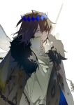  1boy blue_eyes cape collared_shirt diamond_hairband expressionless fate/grand_order fate_(series) frills fur-trimmed_cape fur_trim grey_hair hair_over_one_eye highres insect_wings looking_at_viewer male_focus medium_hair oberon_(fate) oberon_(third_ascension)_(fate) shirt solo standing two_pokemon upper_body white_background white_shirt wings 