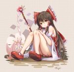  1girl bare_shoulders bow brown_background closed_mouth detached_sleeves fii_fii_(feefeeowo) gohei hair_bow hakurei_reimu highres holding knees_up looking_at_viewer red_bow red_eyes red_footwear shide signature simple_background smile solo touhou wide_sleeves 