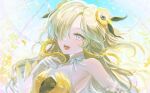  1girl bare_shoulders blonde_hair blue_sky close-up commentary_request dress flower gloves grey_hair hair_flower hair_ornament hair_over_one_eye highres isekai_joucho kamitsubaki_studio long_hair looking_at_viewer multicolored_hair open_mouth petals sketch sky sleeveless sleeveless_dress smile solo two-tone_hair virtual_youtuber white_eyes white_gloves yellow_flower yur1ca 