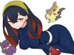  black_hair blue_jacket blue_pants breasts carmine_(pokemon) crossed_bangs gloves hair_between_eyes highres jacket large_breasts long_hair mole mole_under_eye morpeko morpeko_(full) morpeko_(hangry) multicolored_hair pants partially_fingerless_gloves pokemon pokemon_(creature) pokemon_(game) pokemon_sv red_gloves red_hair rocha_(aloha_ro_cha) smile teeth two-tone_hair white_background yellow_eyes yellow_headwear 