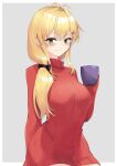  1girl alternate_costume alternate_hairstyle antenna_hair blonde_hair blush breasts casual cup green_eyes hair_ornament hairclip highres holding holding_cup large_breasts mug red_sweater smile solo sweater tsurumaki_maki turtleneck voiceroid zooanime 