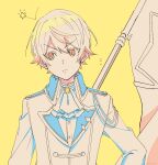  1boy aiguillette ascot banner blonde_hair brooch buttons closed_mouth epaulettes highres jacket jewelry looking_to_the_side male_focus project_sekai shirt simple_background taro14_tea tenma_tsukasa upper_body white_ascot white_jacket white_shirt wing_collar yellow_background yellow_eyes 