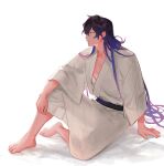  1boy arm_support barefoot black_hair chago_(aruchagos7180) fate_(series) full_body gradient_hair hair_down highres japanese_clothes kimono knee_up long_hair long_sleeves looking_ahead male_focus multicolored_hair okada_izou_(fate) outstretched_arm profile purple_hair sash simple_background sitting solo very_long_hair white_background white_kimono yellow_eyes 