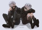  2boys black_blindfold black_gloves black_nails black_sclera black_shirt blindfold color_connection colored_sclera crossover dyalexa eyepatch gloves grey_background grey_hair hair_color_connection hairstyle_connection kaneki_ken long_sleeves looking_to_the_side male_focus multiple_boys nier:automata nier_(series) red_eyes shirt short_hair sitting tokyo_ghoul white_hair yorha_no._9_type_s 