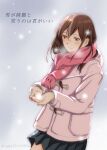  1girl artist_name black_skirt blush brown_eyes brown_hair closed_mouth coat cowboy_shot highres kimi_no_suizou_wo_tabetai long_hair long_sleeves outdoors pink_coat pink_scarf scarf school_uniform skirt smile snowing solo take20131004 winter_clothes winter_coat yamauchi_sakura 