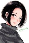  1girl artist_name black_hair bob_cut brown_eyes character_request closed_mouth commentary_request earrings forehead glint grey_sweater happy himawari-san jewelry looking_at_viewer short_hair signature simple_background smile solo sugano_manami sweater turtleneck turtleneck_sweater upper_body white_background 
