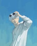  1boy blue_background blue_eyes blue_sky chain_necklace clear_sky gojou_satoru hand_on_eyewear jewelry jujutsu_kaisen looking_to_the_side male_focus necklace qxq_illus round_eyewear shirt short_hair sky solo sweater twitter_username upper_body white_hair white_shirt white_sweater 