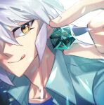  2boys :q bakura_ryou blue_shirt brown_eyes closed_mouth collared_shirt commentary_request dice eb_(ivy_ygo) glint grey_hair hair_between_eyes highres holding_dice icosahedron korean_commentary long_bangs long_hair male_focus mini_person miniboy multiple_boys shirt simple_background smile tongue tongue_out upper_body white_background yami_bakura yu-gi-oh! yu-gi-oh!_duel_monsters 