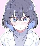  1girl black_hair blue_eyes blue_hair blush closed_mouth commentary_request grey_sweater hair_between_eyes highres honkai_(series) honkai_impact_3rd jacket korean_commentary looking_at_viewer multicolored_hair nose_blush outline pink_background seele_vollerei simple_background solo sweat sweater turtleneck turtleneck_sweater two-tone_hair upper_body velcozz white_jacket white_outline 