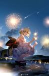  1girl absurdres ahoge bracelet chinese_commentary commentary_request de_lacey_(girls&#039;_frontline_nc) fireworks floral_print flower girls&#039;_frontline girls&#039;_frontline_neural_cloud green_hair grin hair_flower hair_ornament highres holding_fireworks japanese_clothes jewelry kimono lao_bai_(pixiv36119836) looking_at_viewer mechanical_tail mole mole_under_mouth night night_sky obi official_alternate_costume outdoors print_kimono sandals sash sky smile solo sparkler squatting symbol-shaped_pupils tail water weibo_username yukata 