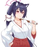  1girl absurdres animal_ear_fluff animal_ears black_hair blue_archive blush cat_ears chopin_oekaki commentary_request hair_between_eyes hakama hand_on_own_hip highres japanese_clothes kimono long_hair long_sleeves looking_at_viewer ponytail purple_eyes serika_(blue_archive) serika_(new_year)_(blue_archive) smile solo upper_body white_kimono 