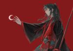  1boy black_hair black_robe crescent_moon expressionless fate/samurai_remnant fate_(series) hair_tubes highres long_hair moon outstretched_arm red_background red_eyes robe simple_background solo tagme upper_body yug_(yu_g) zheng_chenggong_(fate) 