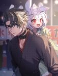  1boy 1girl :d black_choker black_hair black_kimono blue_eyes blurry blurry_background bow carrying choker collarbone commentary_request crossed_bangs earrings eyelashes festival genshin_impact green_kimono grey_hair hair_between_eyes highres japanese_clothes jewelry kimono long_hair long_sleeves looking_at_viewer market_stall multicolored_hair nage_(sacosui_ng) night open_mouth outdoors parted_bangs piggyback purple_hair red_bow red_eyes scar scar_on_neck short_hair sigewinne_(genshin_impact) smile streaked_hair string_of_light_bulbs stud_earrings tassel wriothesley_(genshin_impact) yellow_bow 