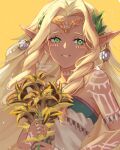  1girl bare_shoulders blonde_hair bouquet dark-skinned_female dark_skin flower green_eyes hair_intakes highres holding holding_bouquet long_hair pointy_ears seri_(yuukasakura) simple_background smile solo sonia_(zelda) the_legend_of_zelda the_legend_of_zelda:_tears_of_the_kingdom yellow_background yellow_flower 