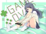  1girl absurdres ahoge black_hair blue_eyes blush closed_mouth collared_shirt commentary_request english_text eyelashes feet green_background hair_ornament hairclip handheld_game_console head_tilt highres holding inohara_koboshi knee_up long_hair looking_at_viewer no_shoes off_shoulder on_bed ongeki pleated_skirt samiko school_uniform shirt sitting skirt smile socks soles solo swept_bangs thighs toes white_shirt white_socks 