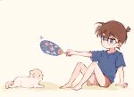  1boy barefoot blue_eyes blue_shirt brown_hair brown_shorts dog dot_mouth edogawa_conan glasses hand_fan male_child male_focus meitantei_conan no_nose shirt short_hair short_sleeves shorts side127 sitting white_background white_dog 