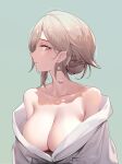  1girl bare_shoulders braid breasts brown_hair chinese_commentary cleavage collarbone commentary_request green_background highres honkai_(series) honkai_impact_3rd large_breasts looking_at_viewer mole mole_under_eye off_shoulder parted_lips pink_eyes revision rita_rossweisse ruo_zhishi_chu_jian short_hair sideways_glance simple_background solo upper_body 