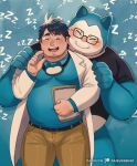  2boys alternate_facial_hair bara behind_another belly bespectacled blush cheek_poking clothed_pokemon daisukebear fat fat_man feet_out_of_frame finger_to_cheek furry furry_male furry_with_non-furry glasses goatee_stubble hands_on_another&#039;s_shoulders highres interspecies lab_coat large_pectorals male_focus mature_male merchandise midriff_peek multiple_boys muscular muscular_male neroli_(pokemon) nervous_sweating nipples paid_reward_available pectorals plump pokemon pokemon_(game) pokemon_sleep poking round_eyewear shirt short_hair sideburns sleep_mask snorlax standing sweat t-shirt thick_eyebrows tusks yaoi 