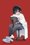  1boy bishounen black_eyes black_hair coat doctor full_body glasses highres limbus_company looking_at_viewer male_focus project_moon red_background sandals short_hair simple_background sitting smile solo white_coat y0ru73 yi_sang_(limbus_company) 