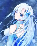  1girl akasha_(v0id_saga) blue_background blue_dress blue_eyes clothing_cutout dress flower fog hair_flower hair_ornament highres looking_at_viewer looking_back off-shoulder_dress off_shoulder smile snowflakes solo voicevox white_hair whitecul winter 