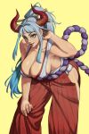  1girl aqua_hair arm_up armpits bare_shoulders breasts brown_eyes cleavage closed_mouth commentary curled_horns feet_out_of_frame gradient_horns grey_hair hair_ornament hair_stick hakama hakama_pants hand_in_own_hair hand_on_own_thigh hanging_breasts high_ponytail highres hip_vent horns japanese_clothes kimono large_breasts leaning_forward long_hair looking_at_viewer multicolored_hair multicolored_horns one_piece orange_horns pants red_hakama red_horns rim_jims rope shimenawa sidelocks simple_background sleeveless sleeveless_kimono smile solo standing two-tone_hair very_long_hair yamato_(one_piece) yellow_background 