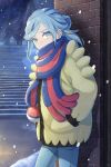  1boy aqua_eyes aqua_hair blue_scarf blush brick_wall commentary_request eyelashes grusha_(pokemon) hands_in_pockets highres jacket male_focus min_(myna8247) night outdoors pants pokemon pokemon_(creature) pokemon_(game) pokemon_sv scarf scarf_over_mouth snover snow snowing stairs standing striped striped_scarf tree yellow_jacket 