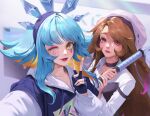  2girls absurdres beret black_gloves blue_hair brown_hair chameleon_girl closed_mouth fingerless_gloves gloves hair_between_eyes hat highres k/da_(league_of_legends) k/da_lillia k/da_neeko league_of_legends lillia_(league_of_legends) long_hair looking_at_viewer makeup multiple_girls neeko_(league_of_legends) official_alternate_costume official_alternate_hairstyle one_eye_closed pink_eyes sidelocks smile syami_(choiimi) teamfight_tactics upper_body v white_headwear yellow_eyes 