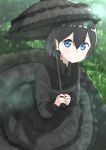  1girl bangs black_hair blue_eyes closed_mouth commentary eyebrows_visible_through_hair gothic_lolita grass hair_between_eyes highres holding holding_umbrella lolita_fashion looking_at_viewer original parasol short_hair solo suzunari_shizuku umbrella yuki_arare 