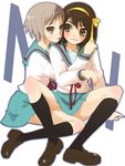  brown_hair kita_high_school_uniform kneehighs multiple_girls nagato_yuki school_uniform serafuku short_hair socks suzumiya_haruhi suzumiya_haruhi_no_yuuutsu takano_saki yuri 