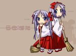  hakama highres hiiragi_kagami hiiragi_tsukasa japanese_clothes lucky_star miko multiple_girls red_hakama siblings sisters twins wallpaper yoshimizu_kagami 