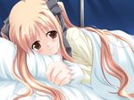  ayakaze_ryuushou bed blonde_hair game_cg hair_ribbon hatano_saori lying pillow red_eyes ribbon smile solo tashika_ni_kimi_wa_koko_ni_ita twintails 