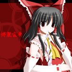  ascot black_hair bow character_name detached_sleeves eyebrows gohei hair_bow hair_tubes hakurei_reimu looking_at_viewer red_background red_bow red_eyes ribbon-trimmed_sleeves ribbon_trim shide side_b solo touhou upper_body 