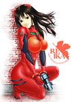  bad_id bad_pixiv_id black_hair bodysuit breasts brick_wall brown_eyes cosplay gantz gun head_tilt isenokami777 large_breasts long_hair neon_genesis_evangelion nerv one_knee parody plugsuit shadow shimohira_reika skin_tight smile solo souryuu_asuka_langley souryuu_asuka_langley_(cosplay) wall weapon 