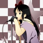  akiyama_mio bare_shoulders bass_guitar black_eyes black_hair bow casual gloves hair_bow highres instrument k-on! listen!! long_hair microphone microphone_stand sg_(esujii) solo 