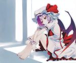  barefoot blue_eyes feet floor hat jpeg_artifacts leg_hug nail_polish red_eyes remilia_scarlet shingo_(missing_link) sitting solo touhou wings 