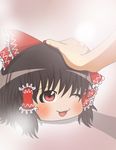  blush female hakurei_reimu hand hands happy left(artist) left_(artist) petting touhou yukkuri_reimu yukkuri_shiteitte_ne 