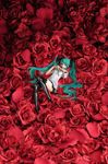  hatsune_miku looking_at_viewer red_roses twin_tail vocaloid world_is_mine zettai_ryouiki 