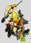  2boys bike_shorts black_cape black_footwear black_shirt black_shorts boots brown_eyes cape closed_mouth commentary dark_skin denchinamazu domino_mask fangs frown green_hair grey_background hair_pulled_back hair_tie hairband headgear hero_charger_(splatoon) hero_shot_(splatoon) holding inkling jacket long_sleeves looking_at_viewer male_focus mask mole mole_under_mouth multiple_boys open_mouth over_shoulder pointy_ears scrunchie shirt shoes shorts simple_background single_vertical_stripe smirk splatoon splatoon_(series) splatoon_1 splatoon_2 squidbeak_splatoon tentacle_hair topknot upside-down v-shaped_eyebrows vest weapon weapon_over_shoulder yellow_footwear yellow_jacket yellow_tongue yellow_vest yeneny 