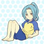  androgynous barefoot blue_hair clothes_writing feet hairband inazuma_eleven inazuma_eleven_(series) kazemaru_ichirouta lowres m_(pixiv9151) male_focus otoko_no_ko raglan_sleeves raimon raimon_soccer_uniform soccer_uniform solo sportswear 