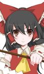  bad_id bad_pixiv_id banned_artist black_hair bow detached_sleeves gohei hair_bow hakurei_reimu red_eyes short_hair solo tetsubuta touhou 