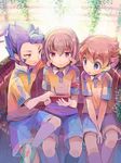  blue_eyes brown_eyes brown_hair fruit_punch handheld_game_console inazuma_eleven_(series) inazuma_eleven_go lightning_bolt male_focus matsukaze_tenma multiple_boys nintendo_3ds oekaki raimon raimon_soccer_uniform shindou_takuto sitting soccer_uniform sportswear stylus tsurugi_kyousuke yellow_eyes 